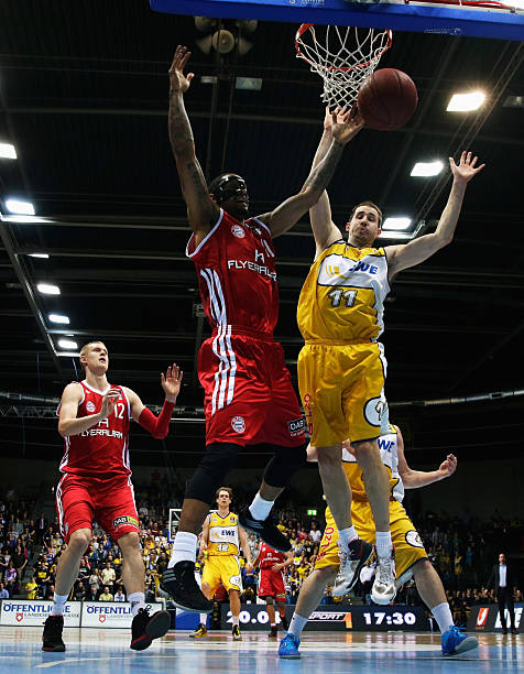 场上再添一 场上再添一